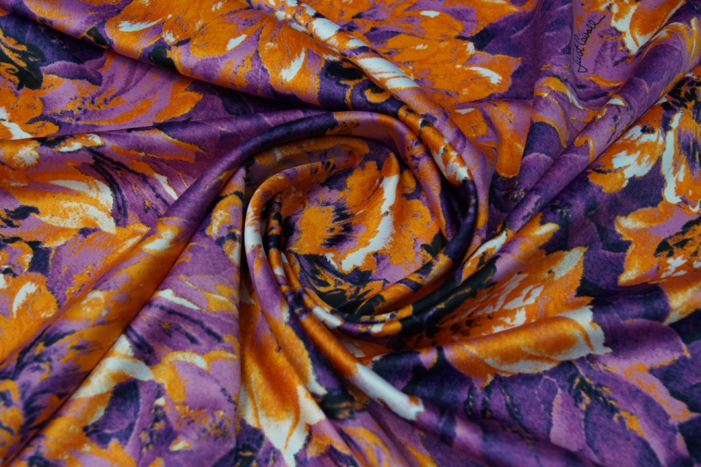 Атласная ткань Just Cavalli с печатным рисунком Купить атласную ткань Just Cavalli с печатным рисунком в интернет магазине тканей fashion G